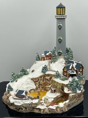 Lenox 2001 Light at Holiday Harbor Handcrafted Resin Lighthouse Sculpture Scene